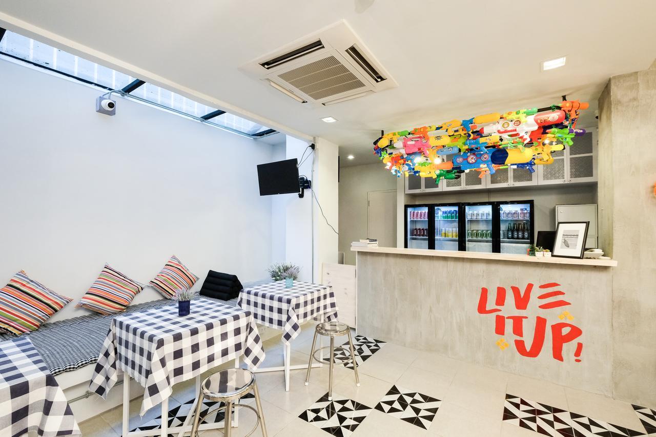 Liveitup Central By D Varee Bangkok Esterno foto